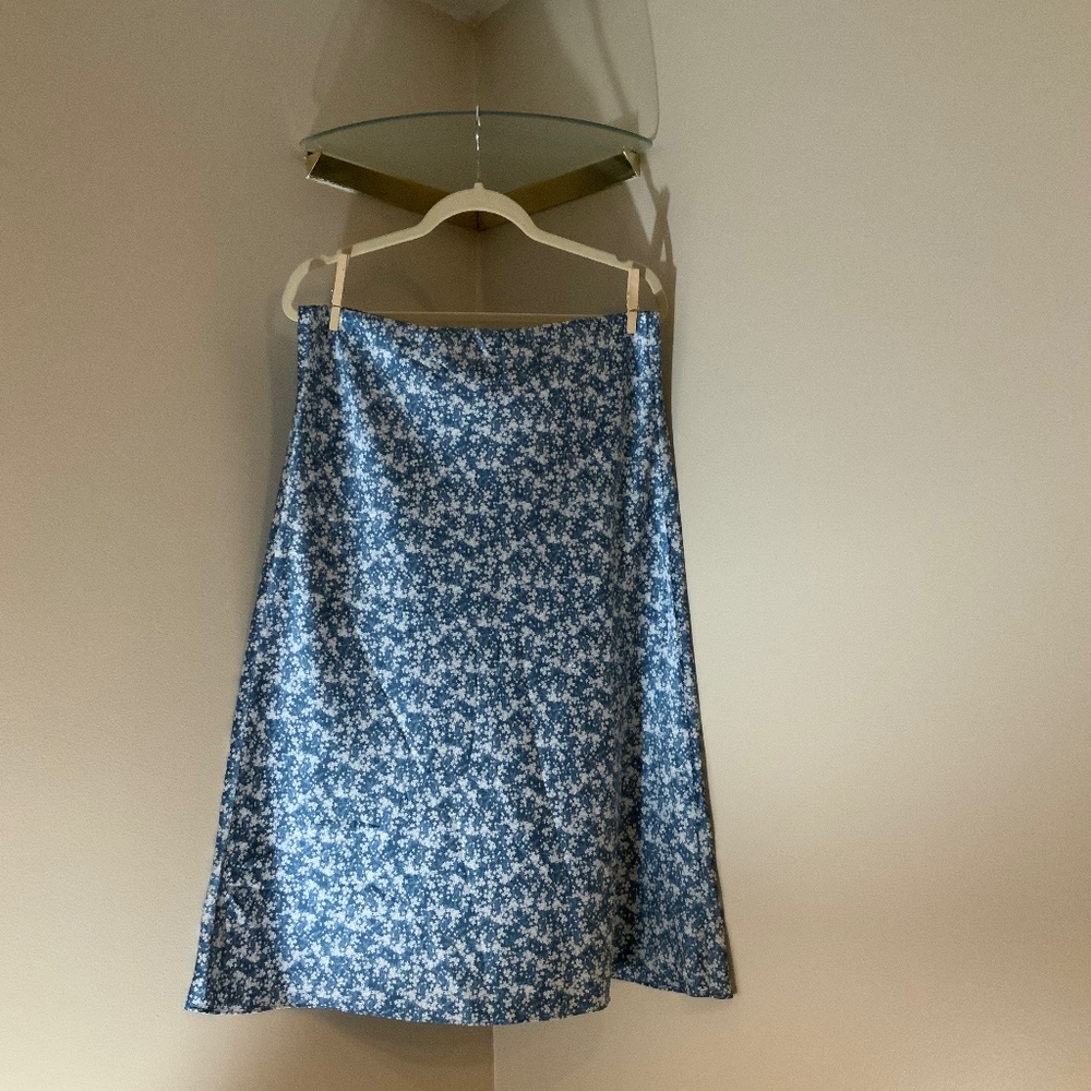 Loft Blue White L Floral Skirt Pull on Elastic Waist Scandi Girl Normcore - Picture 1 of 8